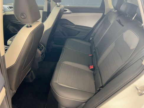 New 2026 Volkswagen Taos SE image 15