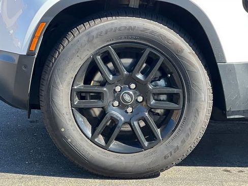 Used 2024 Land Rover Defender 110 S image 32