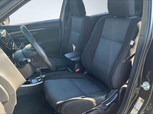 Used 2018 Mitsubishi Outlander FWD image 20
