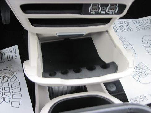 Used 2024 Chrysler Pacifica Touring-L FWD image 21