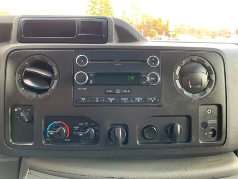 Used 2013 Ford E-450 and Econoline 450 Super Duty w/ PWR Locks & Windows Group image 16