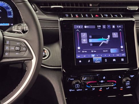 New 2025 Jeep Grand Cherokee Laredo X w/ Luxury Tech Group I image 21