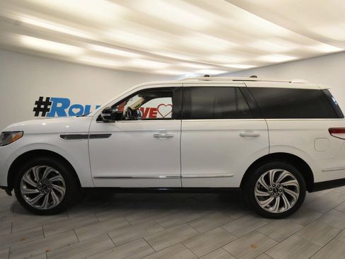 Used 2022 Lincoln Navigator Reserve image 2