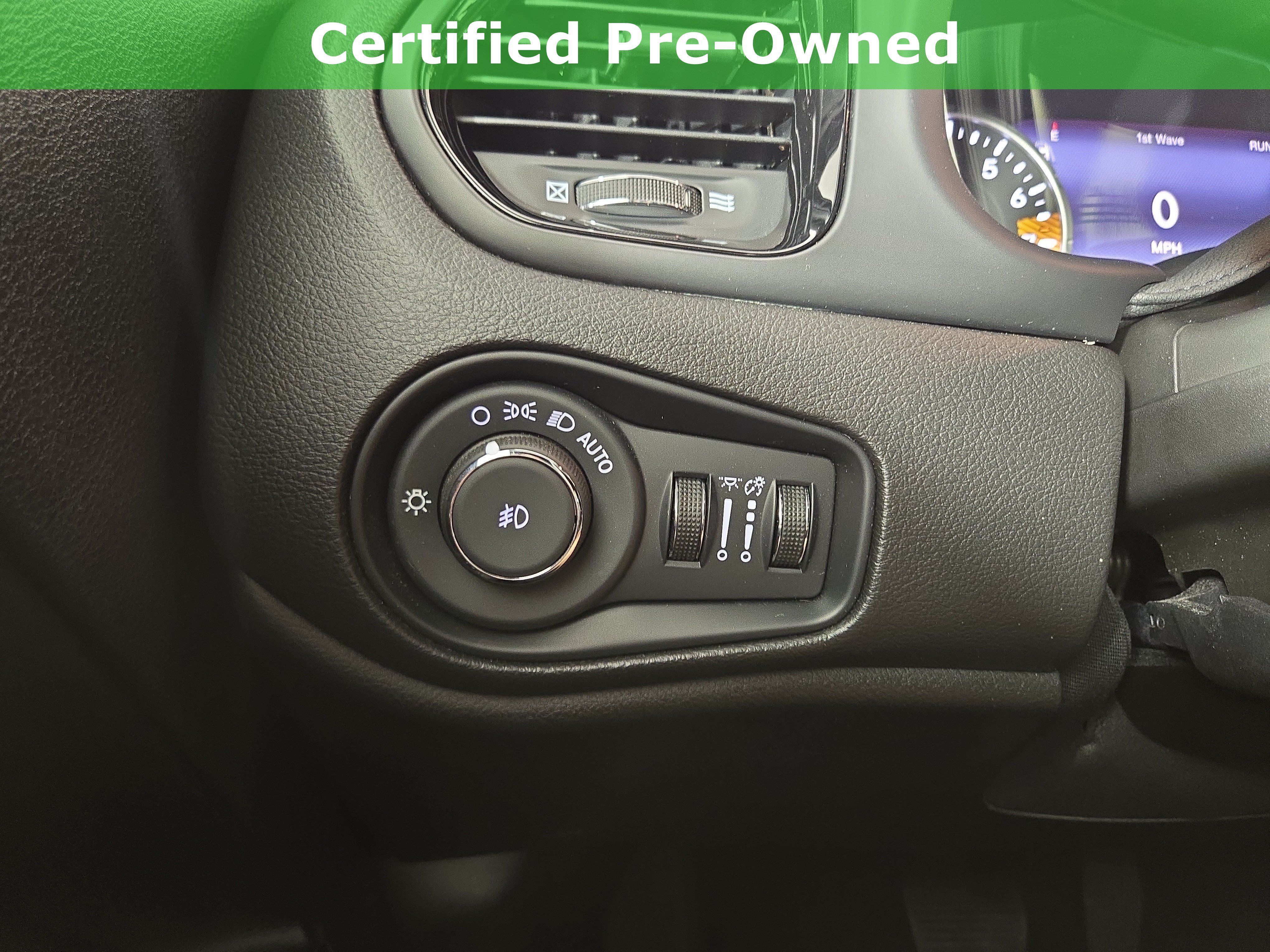 Certified 2022 Jeep Renegade Altitude w/ Convenience Group AWD/4WD image 30
