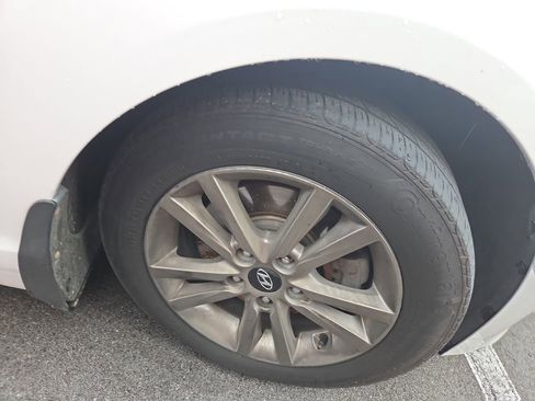 Used 2015 Hyundai Sonata SE FWD image 2