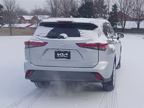 Used 2023 Toyota Highlander Limited image 2