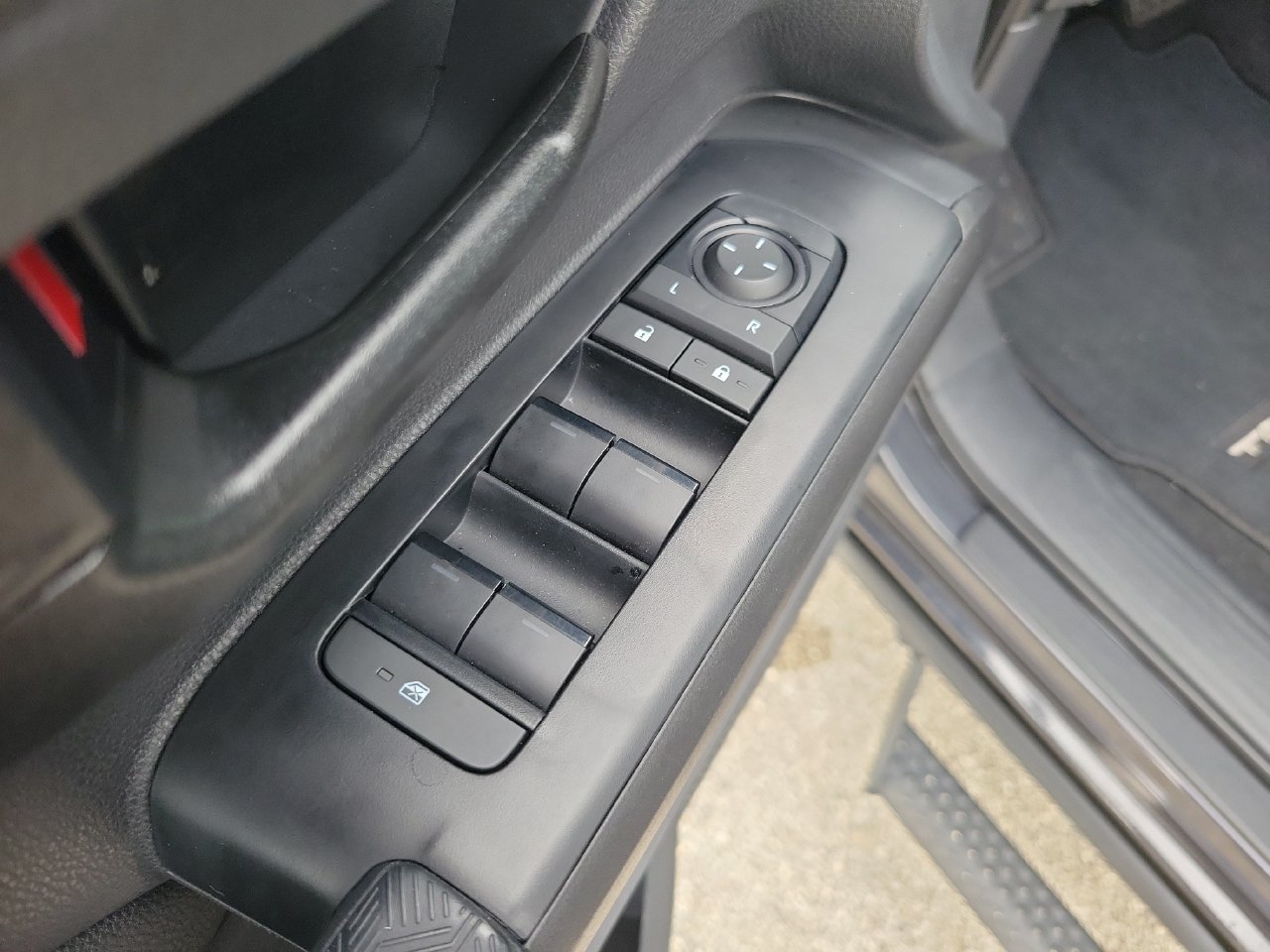 Used 2026 Toyota Tacoma SR5 AWD/4WD image 14