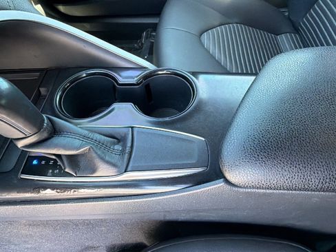 Used 2018 Toyota Camry FWD image 13