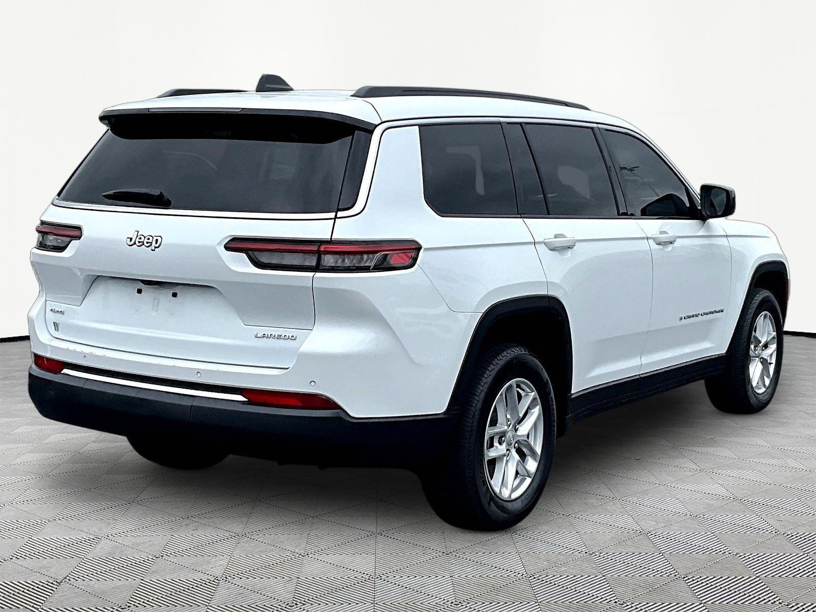 Used 2025 Jeep Grand Cherokee L Laredo w/ Luxury Tech Group I AWD/4WD image 13