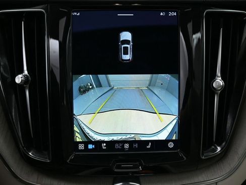 Used 2023 Volvo XC60 B5 Plus w/ Protection Package Premier image 22