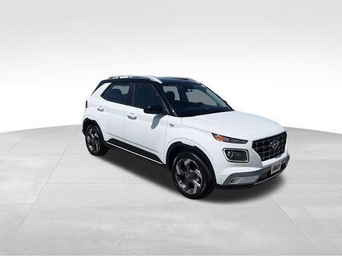 Used 2025 Hyundai Venue Limited FWD image 8