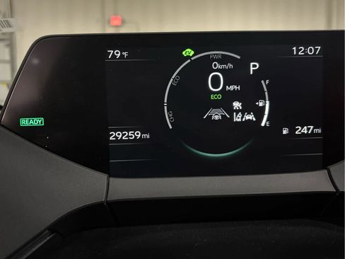 Used 2025 Toyota Prius LE FWD image 11