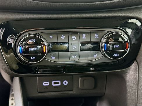 Used 2023 Buick Encore GX Select w/ Sport Touring Package image 23