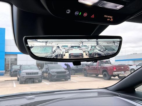 New 2025 Chevrolet Equinox EV RS image 18