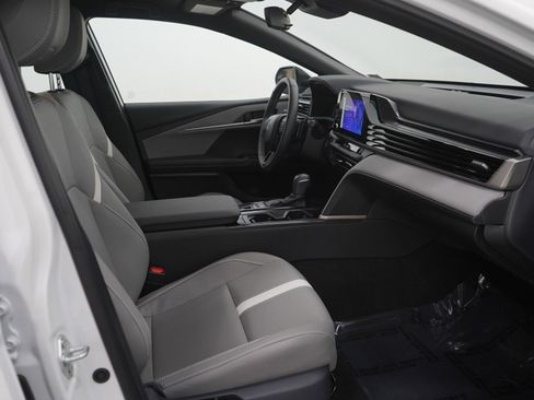 Used 2025 Toyota Camry SE image 10