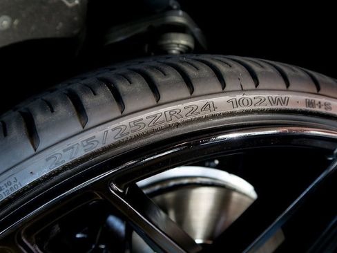 Used 2017 Rolls-Royce Dawn image 32