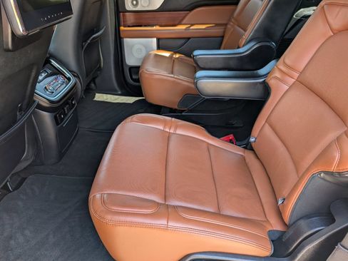 Used 2020 Lincoln Navigator L Reserve w/ Luxury Package AWD/4WD image 9