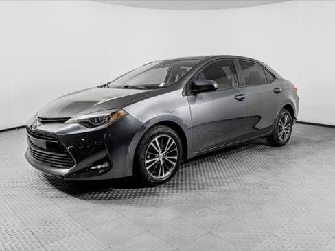 Used 2017 Toyota Corolla LE w/ LE Premium Package w/Moonroof FWD image 2