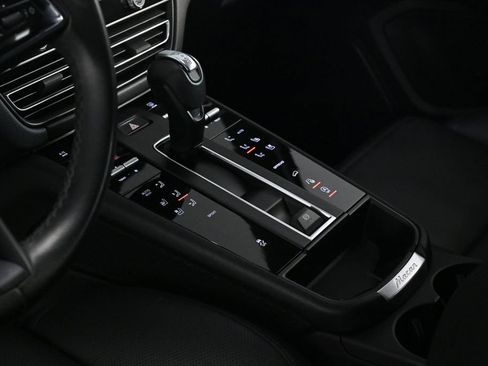 Used 2023 Porsche Macan AWD/4WD image 22