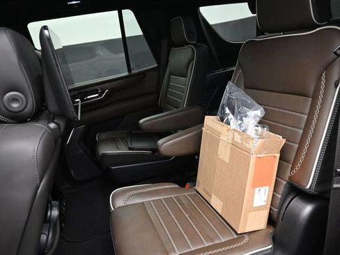 Used 2025 GMC Yukon Denali Ultimate AWD/4WD image 22