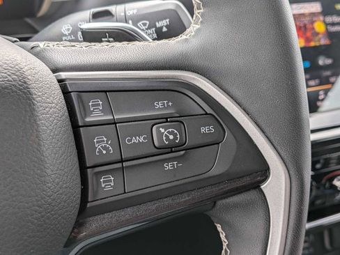 Used 2023 Jeep Grand Cherokee Altitude AWD/4WD image 23