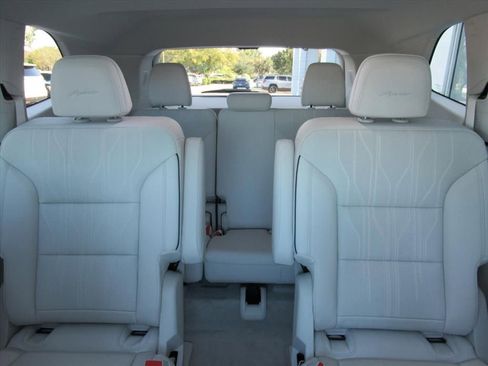 New 2026 Buick Enclave Avenir image 31