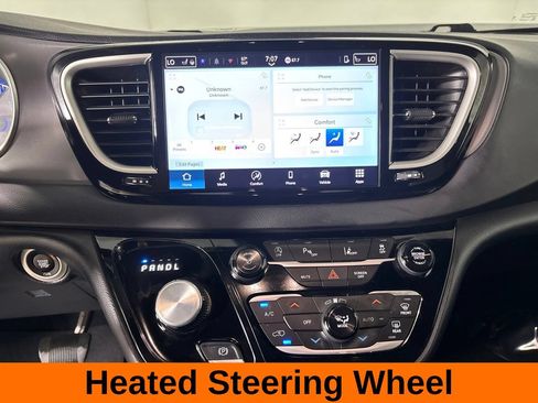Used 2025 Chrysler Pacifica Select FWD image 17