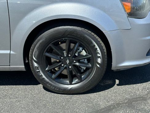 Used 2019 Dodge Grand Caravan GT FWD image 12