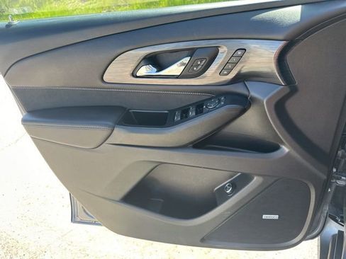 Used 2021 Chevrolet Traverse High Country AWD/4WD image 40
