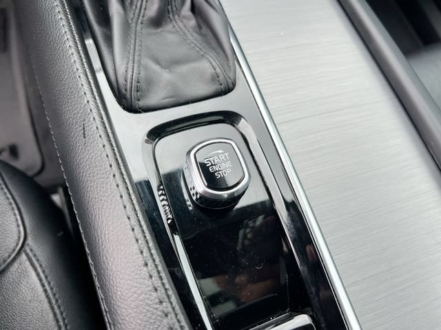 Used 2022 Volvo XC90 T5 Momentum w/ Climate Package AWD/4WD image 17