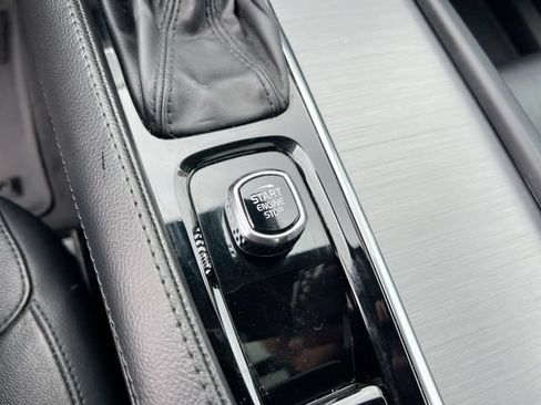 Used 2022 Volvo XC90 T5 Momentum w/ Climate Package AWD/4WD image 17