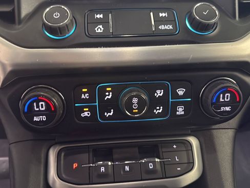 Used 2023 GMC Acadia SLE w/ Driver Convenience Package FWD image 25