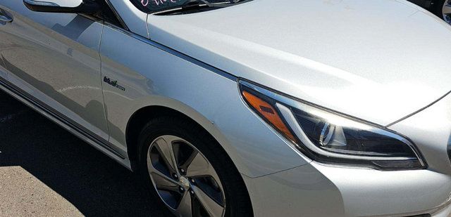 Used 2016 Hyundai Sonata Limited w/ Option Group 02 FWD image 4