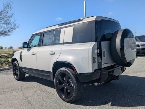 Used 2026 Land Rover Defender 110 X-Dynamic SE image 7