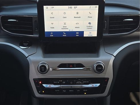 Used 2022 Ford Explorer XLT w/ Equipment Group 202A image 11