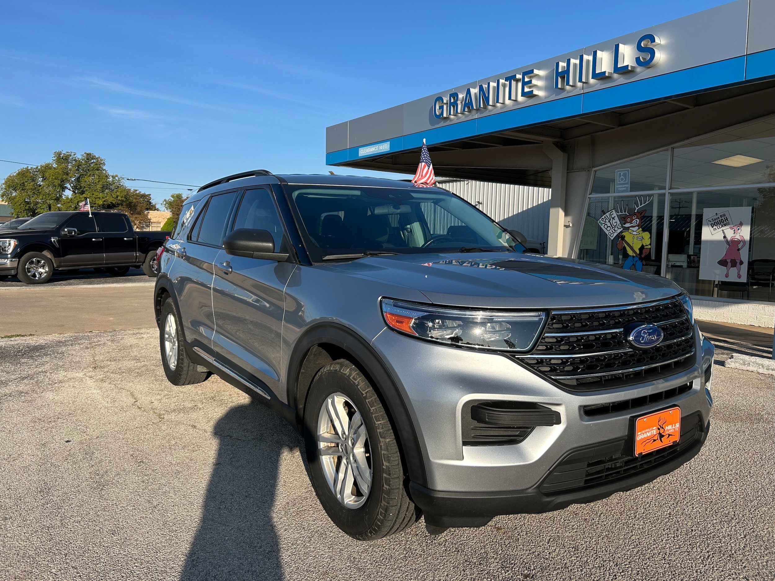 Used 2020 Ford Explorer XLT RWD image 1