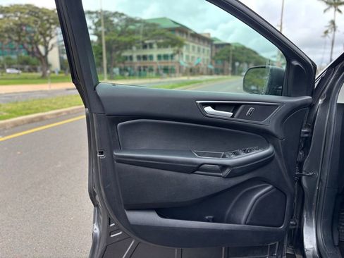 Used 2020 Ford Edge SE image 13