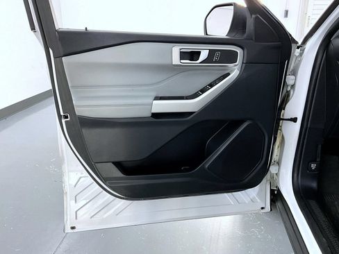 Used 2021 Ford Explorer XLT w/ Equipment Group 202A AWD/4WD image 9