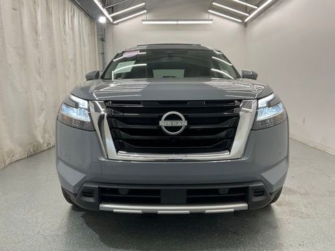 Used 2024 Nissan Pathfinder Platinum w/ Cargo Package AWD/4WD image 3