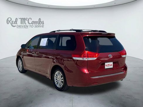 Used 2014 Toyota Sienna XLE image 3