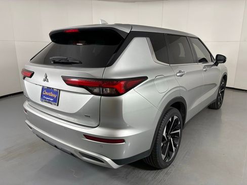 Used 2024 Mitsubishi Outlander SE image 10