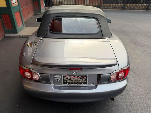 Used 2002 MAZDA MX-5 Miata SE RWD image 8