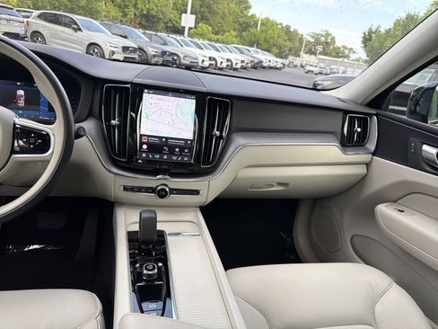 Used 2025 Volvo XC60 B5 Core AWD/4WD image 31
