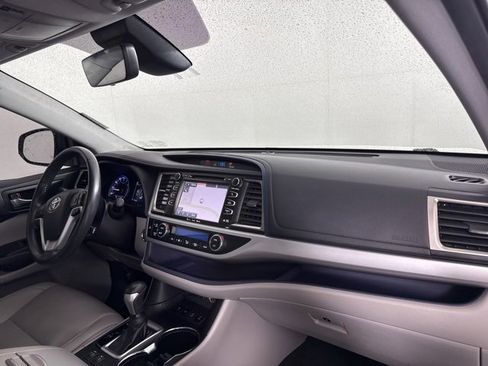 Used 2019 Toyota Highlander XLE image 33