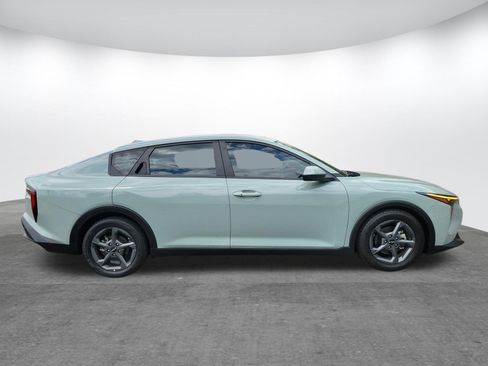 Used 2025 Kia K4 LXS FWD image 2