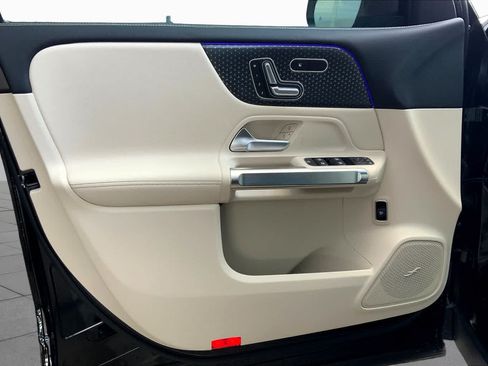 Used 2025 Mercedes-Benz GLB 250 image 15