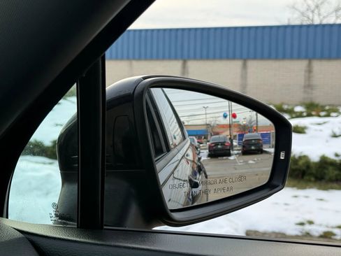 Used 2021 Volkswagen Tiguan SE R-Line image 48