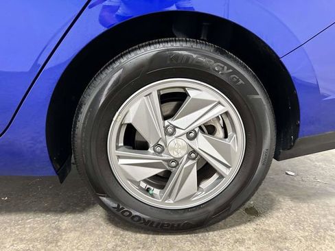 Certified 2025 Hyundai Elantra SE FWD image 8