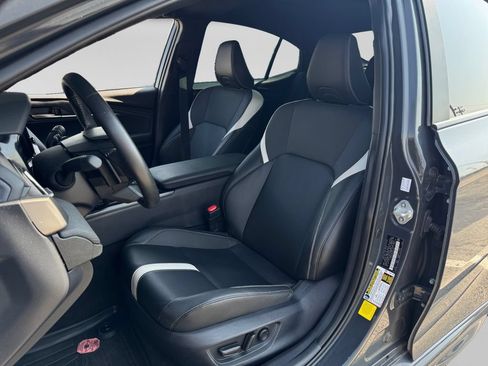 Used 2025 Toyota Camry SE FWD image 21