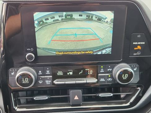 Used 2023 Toyota Highlander XSE FWD image 17